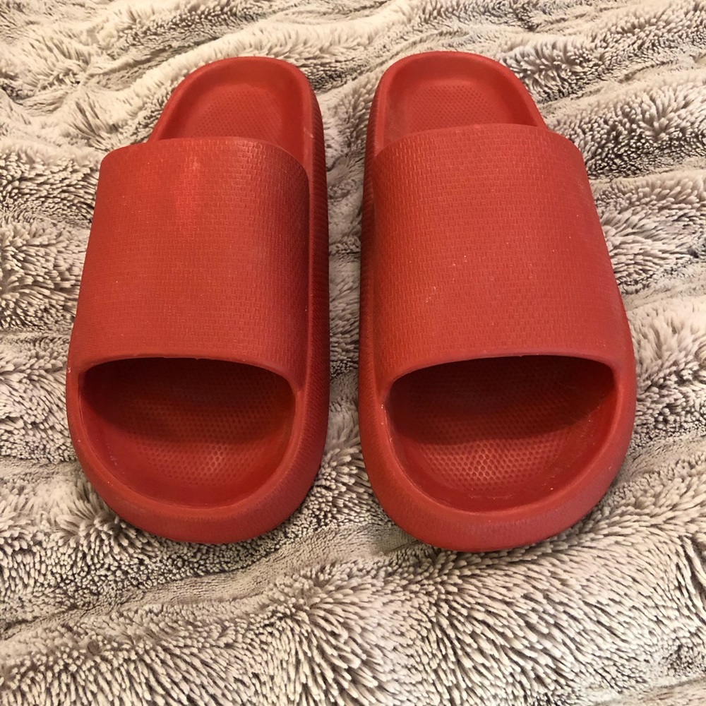Salmon cloud sandals, size 38-39